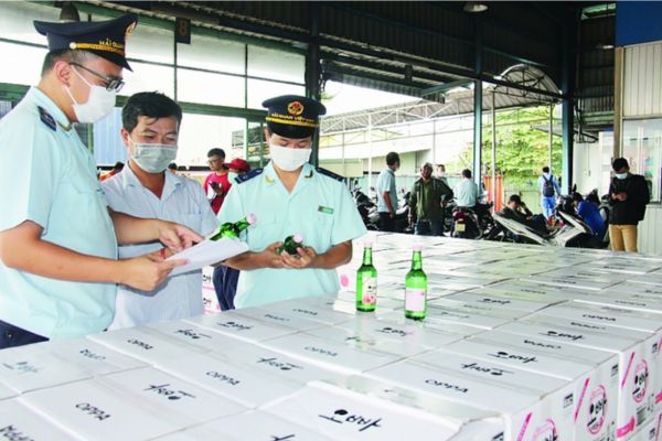 công ty làm thủ tục hải quan