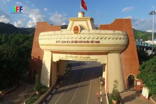 Hoạt động xuất nhập khẩu 6 tháng đầu năm 2025 sôi động tại Lao Bảo – Densavan